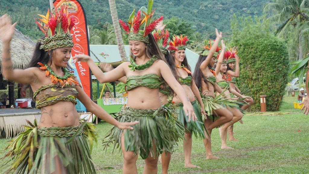 tahitian dancers